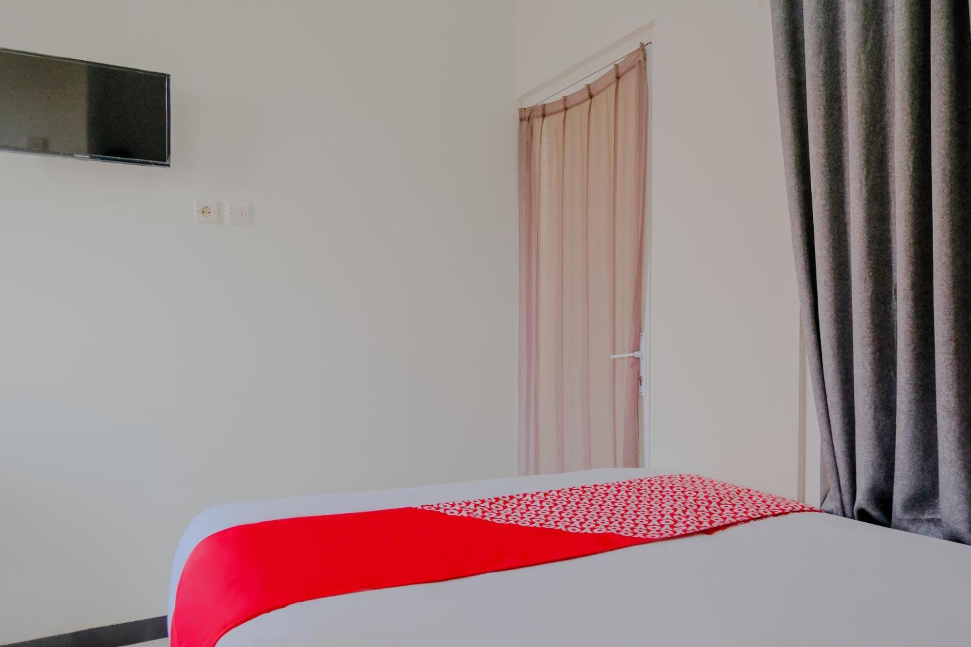 Oyo 2376 Tiara Family Residence Batu  Dış mekan fotoğraf